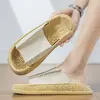Sandalias de casa tipo slip-on gruesas de gran tamaño transfronterizas para hombre, nuevo modelo de verano, sandalias de playa casuales de cuero antideslizantes para uso en exteriores