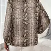 Camisa Longa Feminina Plus Size com Estampa de Pele de Cobra, Decote V, Manga Lanterna Solta