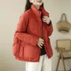 Inverno 2023 Nova Jaqueta Curta de Penas Leve com Gola de Renda Franzida Feminina Estilo Western Jaqueta de Penas de Pato Branca