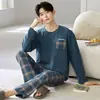 Novo Conjunto de Pijama de Veludo Alemão 2025 com Manga Longa para Homens Estilo Coreano Simples Casual Tamanho Grande Roupa de Casa Quente para Homens
