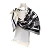 Pañuelo de seda con estampado floral de bloques de color, un chal, bufanda, pañuelo para la cabeza o pañuelo de cuello versátil y elegante