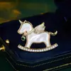 Broche 3D de Concha Natural Año del Caballo, Pin de Lujo de Alta Gama para Ropa, Accesorio de Broche de Unicornio