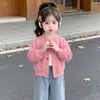 Jaqueta de Tricô Colorida com Botões para Meninas 2026 Outono Nova Moda Coreana Jaqueta Celebridade da Internet Roupa Infantil Casaco de Baseball