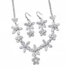 Collar con gancho para la oreja de flor tachonado de circón, cadena para la clavícula de nicho de lujo ligero de alta gama, conjunto de joyería de moda elegante, juego de dos piezas