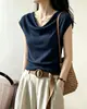 Elegante top de punto azul con cuello drapeado y mangas acampanadas para mujer, nuevo estilo de verano 2026, extremadamente atractivo y rejuvenecedor