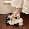 2026 Nuevos Zapatos de Mujer Mary Janes de Punta Cuadrada con Tacón Grueso, Venta Caliente de Celebridades de Internet, Zapatos de Salón Elegantes con Cadena y Lazo de Mariposa para Mujer