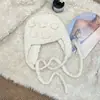 Chapéu de Lã Artesanal Estilo Coreano Flor Doce Tridimensional Outono e Inverno Versátil Proteção de Orelha Afina o Rosto Chapéu de Aviador Tricotado com Proteção de Orelha