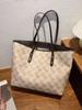 Bolso de mujer de gran capacidad popular de este año, nuevo bolso de hombro de primavera y verano 2024, bolso de mano para todo tipo de combinaciones.