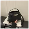Bolso pequeño elegante de alta gama para mujer 2026 nuevo bolso cruzado versátil bolso de mano súper popular de moda con cierre de candado bolso pequeño de mano