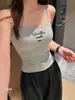 Hermoso top tipo camisola blanco para mujer, nuevo modelo de verano 2026, adecuado para usar como prenda exterior, con copas y estampado de letras