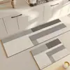 Alfombrilla especial para suelo de cocina japonesa 2024 nuevo estilo crema lodo de diatomeas antideslizante impermeable y a prueba de aceite alfombra larga