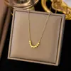 Collar de acero de titanio nuevo sin decoloración para mujer, cadena de clavícula ligera de lujo de verano, nicho, todo-partido, joyería de temperamento de alta gama