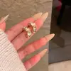 Brincos Simples em Forma de C Estilo Retro de Hong Kong para Mulheres Luxo Leve Nicho Alto Padrão Brilhantes de Diamante Geométricos Joias de Orelha Celebridade da Internet