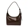 Bolso femenino coreano de nicho de gran capacidad más vendido, bolso de hombro versátil casual a la moda, bolso simple retro para debajo del brazo