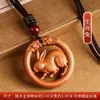 Collar colgante zodiacal de madera de durazno finamente tallado del Año del Caballo, joyería de madera festiva para parejas hecha a mano al por mayor