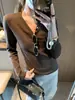 Camiseta Básica de Manga Larga Ajustada con Botones y Cuello en V, Moda Coreana Estilo Otoño Moque MQ1851