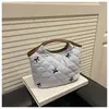Bolsa de Axila de Nicho Moda Casual de Mano Pequeña para Otoño e Invierno 2025 para Mujer Nueva Bolso Plegado de Diamante para Almacenamiento de Maquillaje