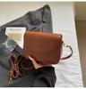 Bolsa Pequena de Moda de Luxo para Mulheres 2025 Nova Retrô Simples Quadrada Pequena Design de Nicho Bolsa de Ombro Único Transversal Tendência