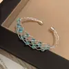 Pulseira aberta de trama vazada com contas requintadas em novo estilo coreano, com sensação de luxo leve e alta qualidade, acessório de pulso de designer