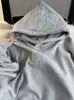 Moletom com Capuz Branco e Cinza Americano Tendência para Homens e Mulheres no Outono e Inverno Nova Marca Tendência Hiphop High Street Jaqueta Top Bordada
