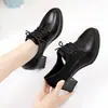 Zapatos de corte bajo para mujer para madres, nueva moda otoño 2026 versátiles de tacón alto de bloque punta fina tacón medio zapatos profesionales de piel