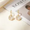 Brincos Yanbai Flor Pérola Imitação Gota de Óleo, Brincos de Luxo Leve de Alta Qualidade, Estilo Francês Doce e Fresco para Mulheres