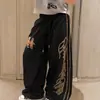 Calça de moletom casual larga e estilosa estilo americano com grafite de espinhos e estampas grandes em ambos os lados, calça de dança casual hip-hop