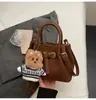 Bolso de Diseño Exclusivo para Mujer 2025 Nuevo Estilo Coreano Retro Cubo de Gamuza Bolso de Hombro Cruzado Elegante