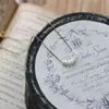 Colar Francês Elegante de Aço Titânio Banhado a Ouro 18K Rosa Embossado Corrente de Clavícula Ajustável Design de Nicho Joias