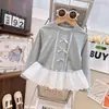 Camiseta Base Dulce de Algodón Puro para Niñas, Nuevo Estilo Coreano Primavera 2026, Top Elegante Versátil de Manga Larga con Adorno de Encaje