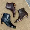 Botas de Cano Curto Estilo Europeu com Salto Baixo e Zíper Atrás Femininas Outono Inverno Botas Simples 2026 Novo Padrão de Pedra Couro Genuíno Mais Vendido
