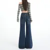 Calça jeans flare juvenil laranja com verde, não justa, cintura alta, solta, modeladora, valoriza o corpo, moderna, versátil, pantalona