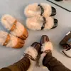 Preparándonos para el Doble 11~Ropa exterior Sandalias de tanga Margiela Invierno 2026 Cuero Lavado Hebilla de Cachemira Zapatos Peludos