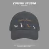 Gorra de béisbol bordada con letra de cachorro estilo coreano para mujer, adecuada para salidas de primavera y verano, con visera ancha para protección solar y sombra facial, versátil para estudiantes de primaria