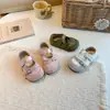 Sapatos baixos fofos para meninas, nova coleção primavera/outono, sapatos infantis de couro macio, sapatos Mary Jane para meninas pequenas, verde oliva, sapatos de princesa para meninas
