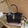 Bolso de Mano Versátil Texturizado para Mujer 2025 Nueva Moda Simple de Alta Gama Bolso de Hombro Elegante para Ir al Trabajo Bolso Balde