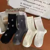 Meias Femininas de Cano Médio Estrela de Cinco Pontas Outono e Inverno, Meias Estrela Estilo Coreano, Design Moderno e Fashion, Meias de Cano Alto Estilo Japonês Primavera e Outono