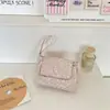 65131 Bolsa de Almacenamiento con Botón en Forma de Corazón Floral Azul sobre Base Blanca Cremosa, Diseño con Tapa abatible, Esencial para Fiestas de Estudiantes, Bolsa Pequeña Portátil para Artículos y Maquillaje