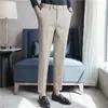 Novas Calças Sociais Slim de Corte Reto com Cintura Elástica Escondida para Homens, Adequadas para Negócios, Deslocamento Diário e Trajes Formais, Comprimento Cropped