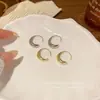 Pendientes de Gota de Agua Dorada Estilo Hong Kong Retro con Forma de C para Mujer, Tachuelas Frías Simples de Alta Gama, Accesorios Explosivos para Orejas de Todas las Combinaciones