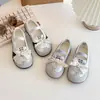 Zapatos deportivos para niñas 2025 primavera y otoño estilo nuevo para niños con cordones zapatos de princesa bajos zapatos de entrenamiento alemanes sin cordones planos de suela blanda