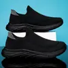 Calcetines sin cordones transfronterizos para hombre, zapatos deportivos transpirables de tejido volador, informales y transpirables, zapatos de papá con suela suave para hombre.