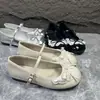 Sapatos Mary Jane Retro Franceses de Corte Baixo para Mulheres 2025 Primavera/Verão Novo Estilo com Saias Sapatilhas Suaves Sapatos Pequenos de Couro