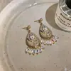 Un Toque de Primavera~Aretes de Flor Gota de Agua con Tachuelas de Diamante de Aguja Plateada, Estilo de la Corte Francesa, Artesanía Resistente, Aretes de Diseñador para Mujer