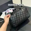 Bolso pequeño nuevo estilo vintage, bolso tipo almohada de boliche de cuero genuino blanco y negro, bolso de hombro para debajo del brazo color panda, moderno y versátil