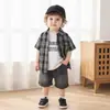 Conjunto de Verano con Mangas Cortas para Niños 2026 Nuevo Elegante Ropa de Verano para Bebé Conjunto de Tres Piezas con Camisa a Cuadros de Moda