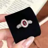 Anillo de Rubí Estilo Vintage Retro para Mujer, Exquisito y Sencillo Diseño de Nicho Anillo de Encaje con Circonita