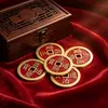 Monedas Grandes de Latón Engrosadas con Imágenes de los Cinco Emperadores para Protección, Incluyendo Daoguang, Kangxi, Shunzhi, Qianlong, Yongzheng y Jiaqing, para Usar en Umbrales de Puertas, Monedas Estilo Antiguo al por Mayor