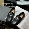 Sapatos de Couro Pretos de Salto Baixo Estilo Coreano para Mulheres, Estilo Britânico 2025 Novos Mocassins Casuais Retro de Bico Redondo para o Dia a Dia