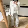 Pijama Casual Simples de Cor Sólida Três Peças para Mulheres Primavera e Outono 2026 Novo Estilo com Bojos Mangas Longas Roupas de Casa de Viscose